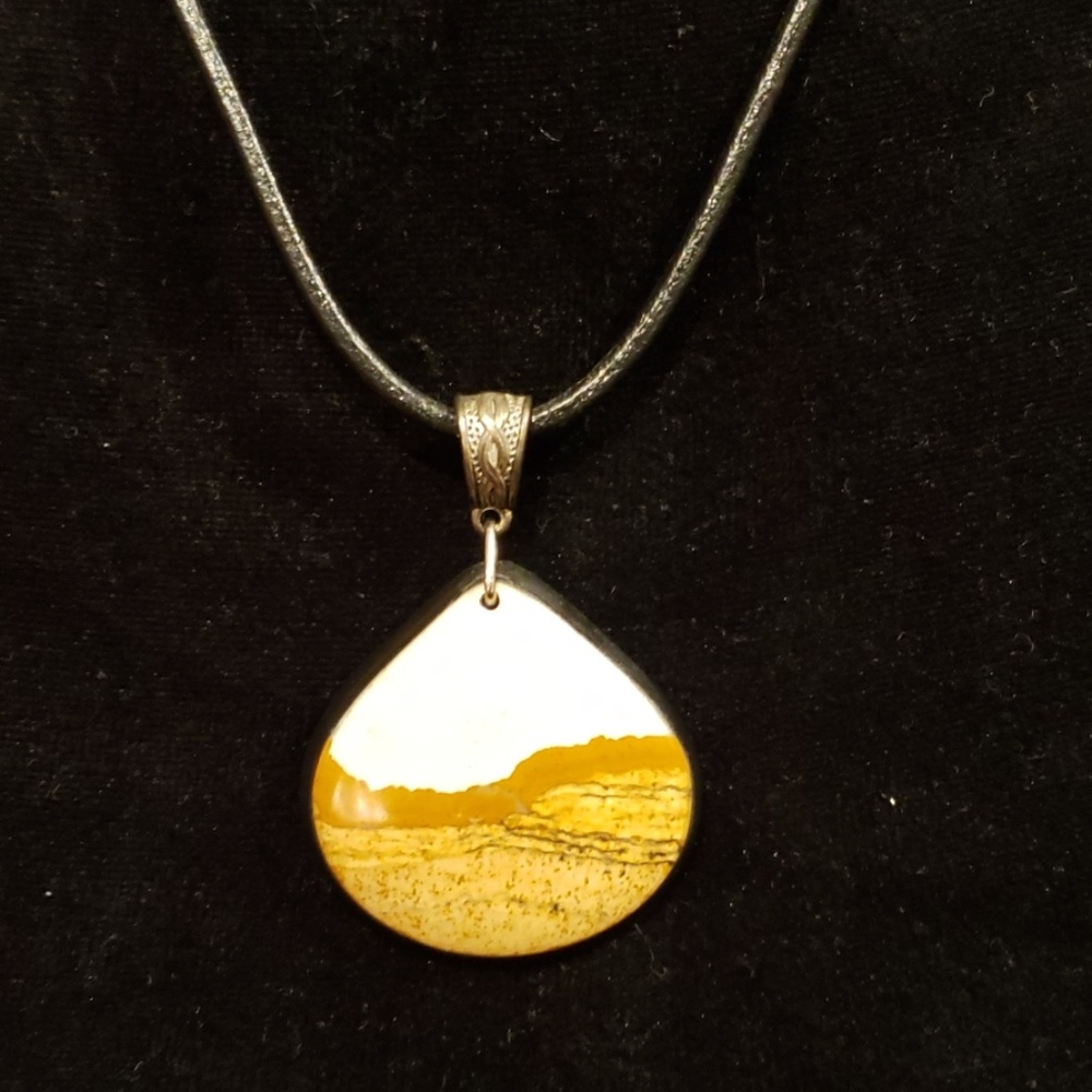 NICE NECKLACE GOOD FOR ANY OCCASION AND ALSO GOOD